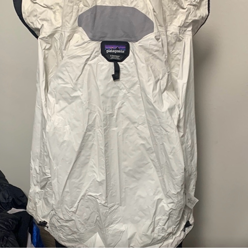 Patagonia Black Hooded Jacket - Picture 3 of 9